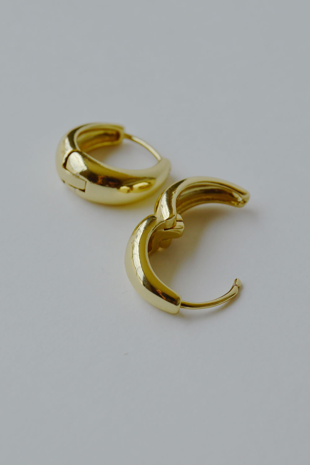 chunky small hoop earrings - gold