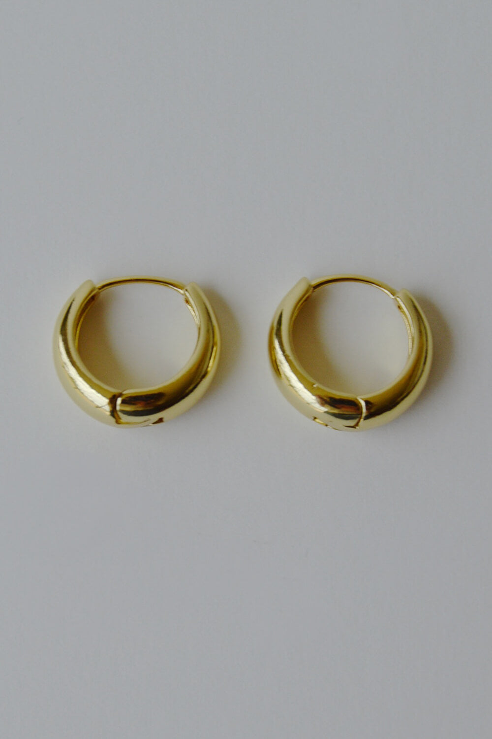 chunky small hoop earrings - gold