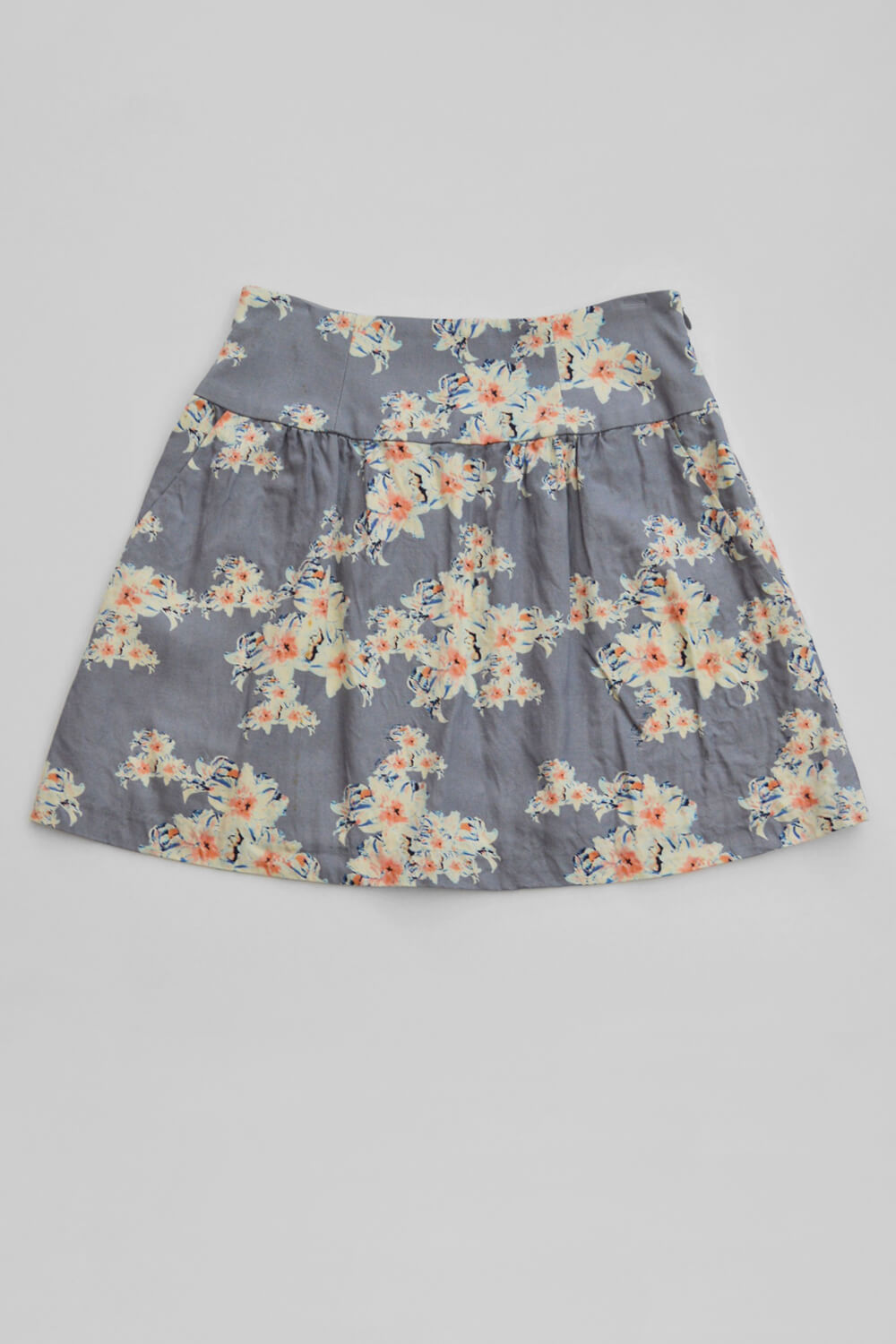 a-line mini skirt - white / gray floral print - size 2