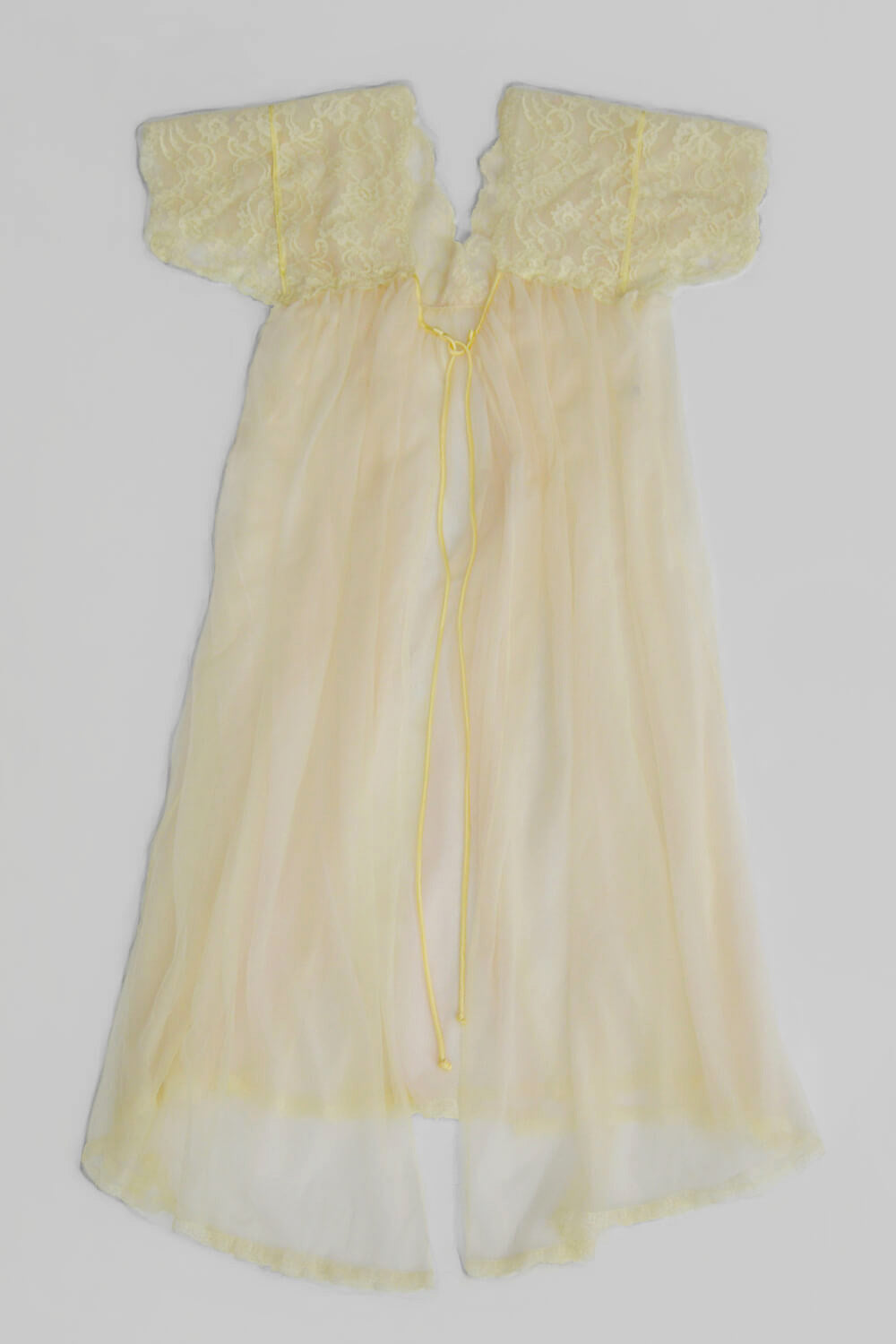 vintage 1950s sheer dressing gown - pale yellow - size 36