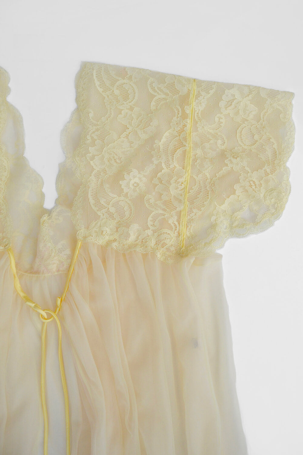 vintage 1950s sheer dressing gown - pale yellow - size 36