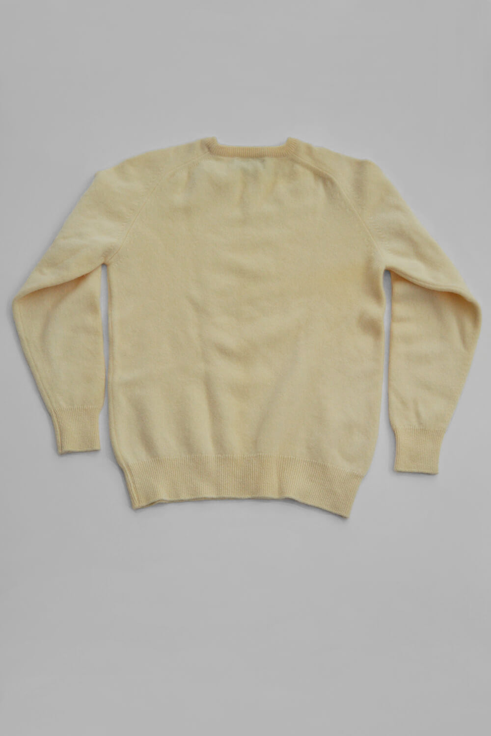 vintage classic crew neck sweater - pale yellow - size small