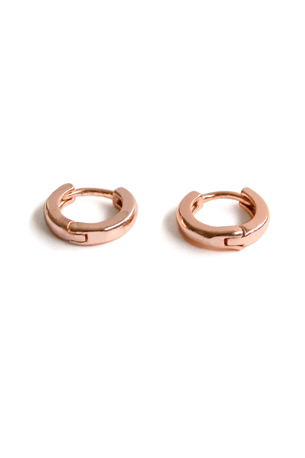 huggie hoop earrings - rose gold